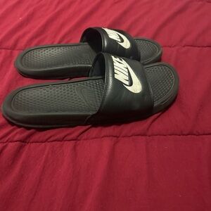 Nike Black and White Nike slides good condition